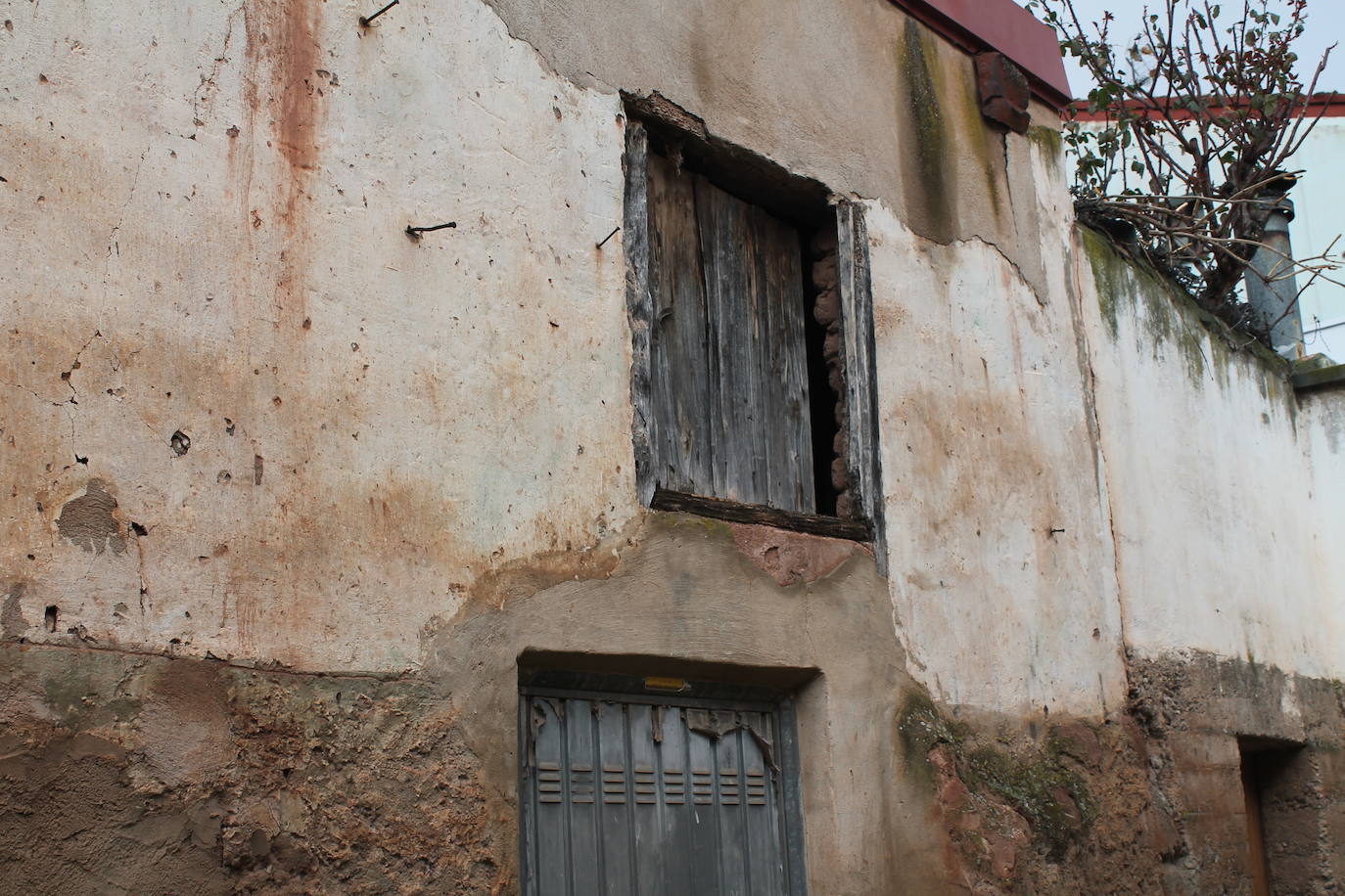 Los destrozos en las casas najerinas afectadas por los robos, en imágenes