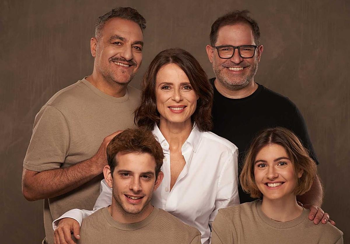 Actores y director de la obra 'La madre'.