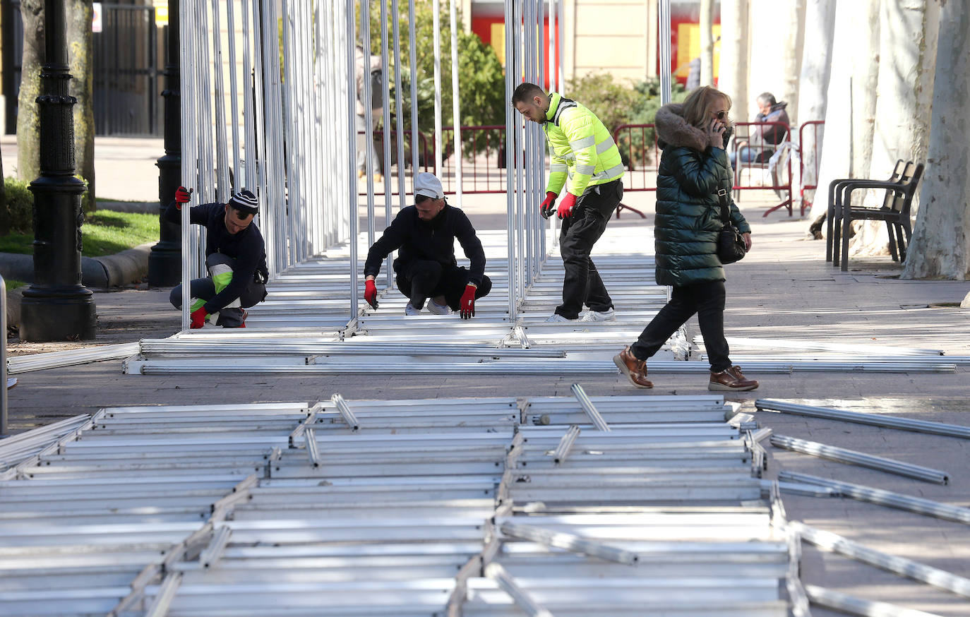 Imagen secundaria 1 - Montaje de la feria este jueves.