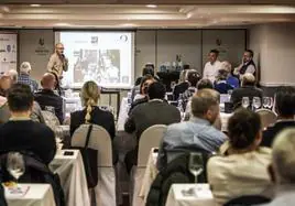 Juanan Blanco, Roberto Monforte y Gorka Etxebarría, Sínodo, en el salón de catas del hotel Gran Vía