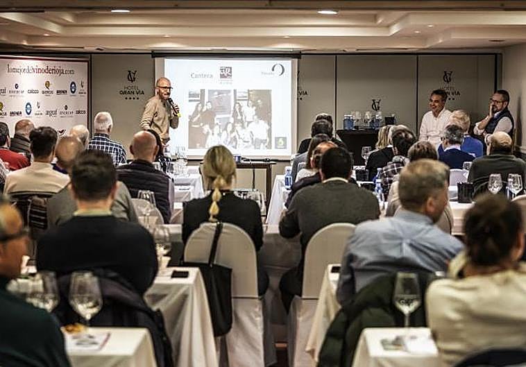 Juanan Blanco, Roberto Monforte y Gorka Etxebarría, Sínodo, en el salón de catas del hotel Gran Vía