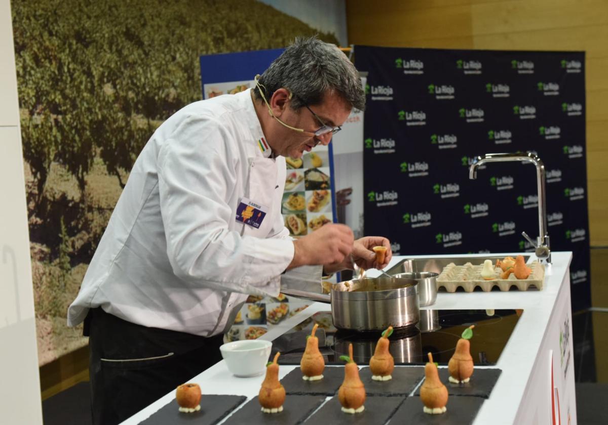 Preparación del pincho ¡Es la pera!, de El Albergue, de Calahorra.