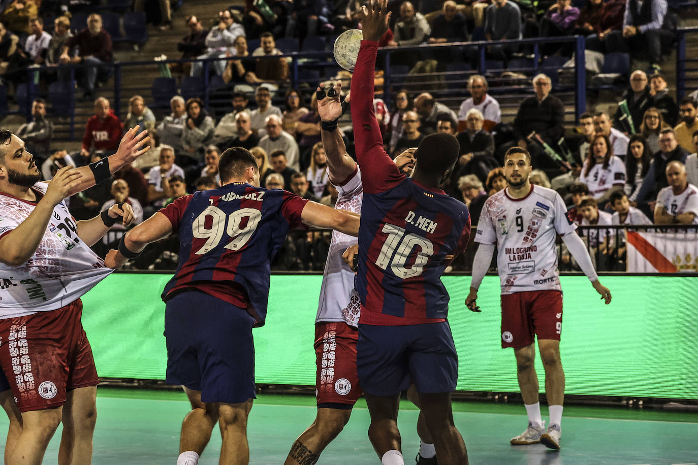 Las imágenes del Ciudad de Logroño-Barcelona