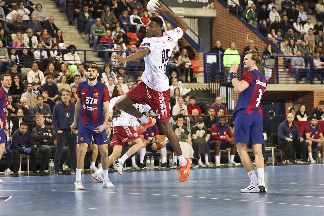 Las imágenes del Ciudad de Logroño-Barcelona