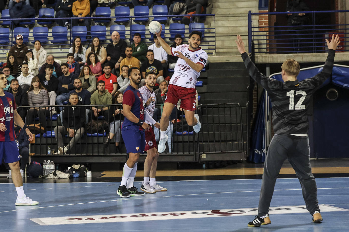 Las imágenes del Ciudad de Logroño-Barcelona