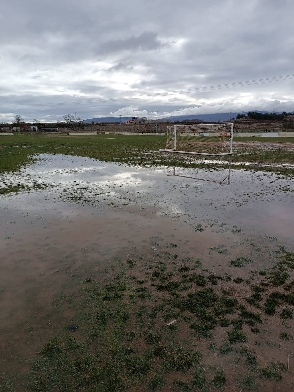 Mal estado de los campos de fútbol de &#039;El Cementerio&#039;