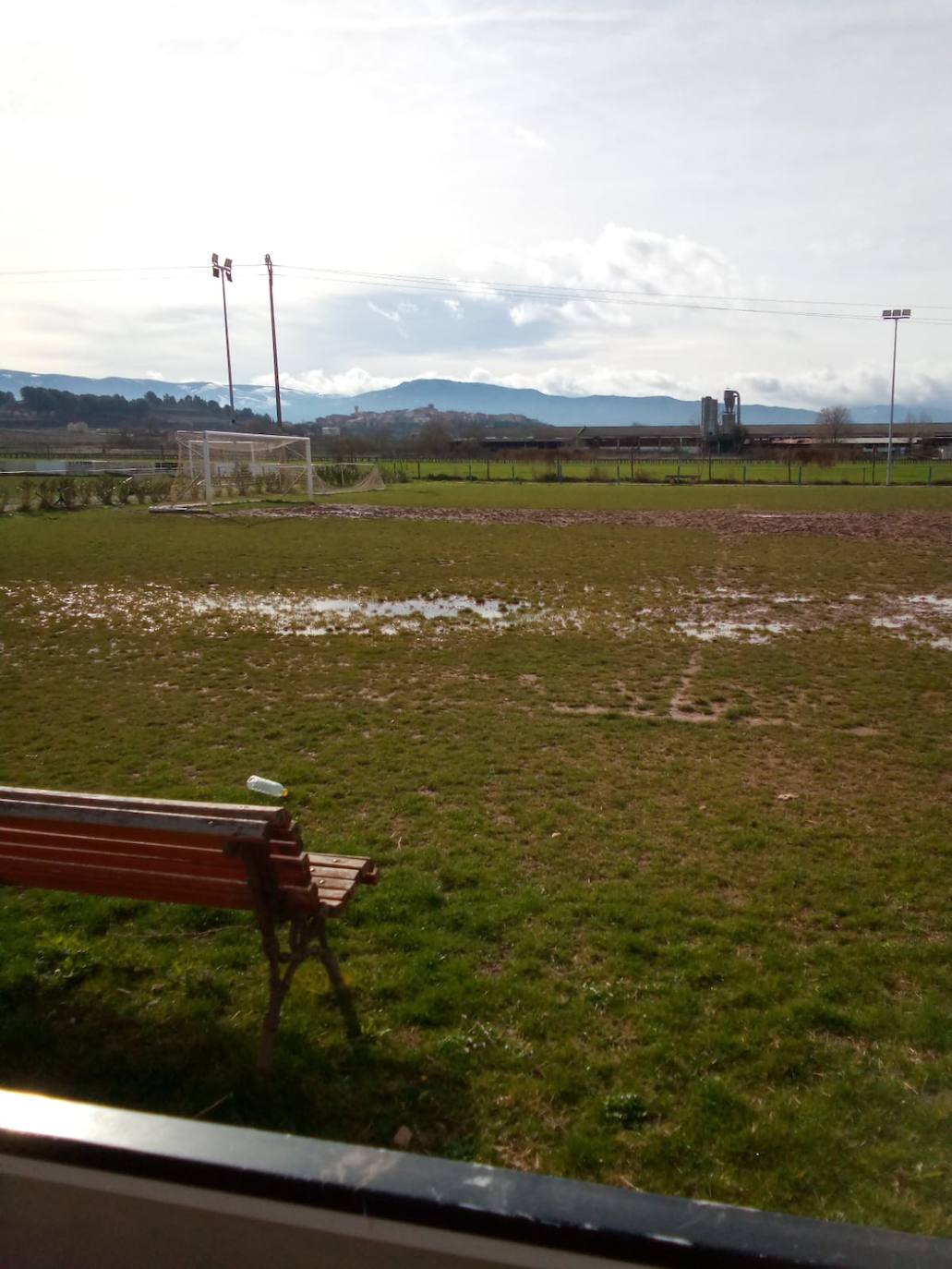 Mal estado de los campos de fútbol de &#039;El Cementerio&#039;