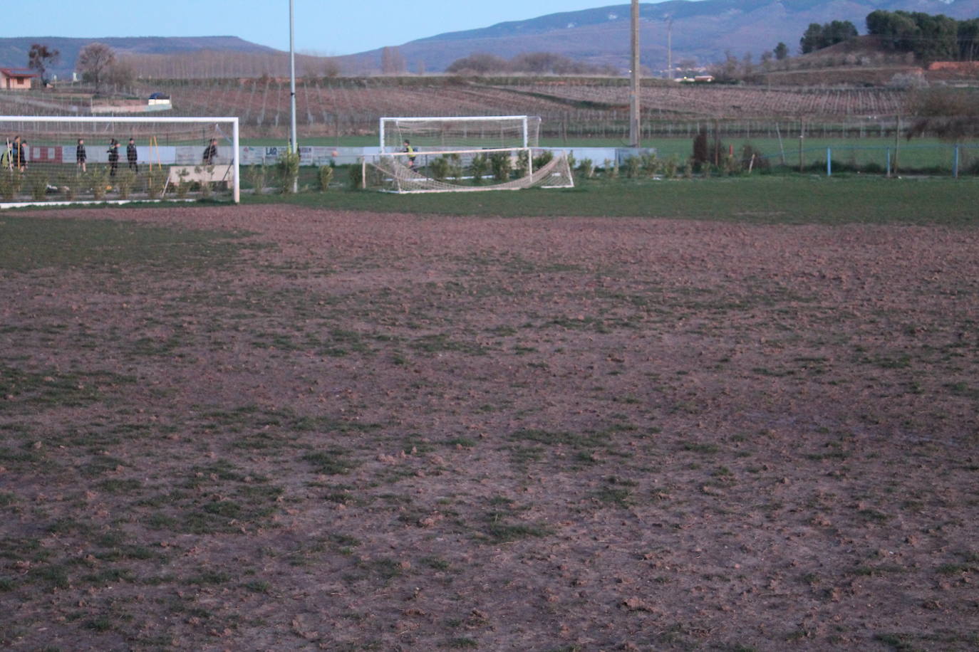 Mal estado de los campos de fútbol de &#039;El Cementerio&#039;