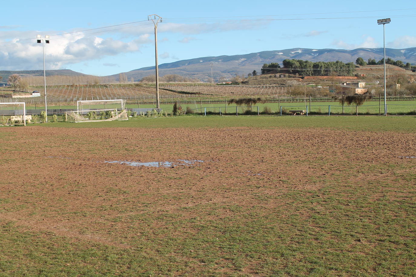 Mal estado de los campos de fútbol de &#039;El Cementerio&#039;