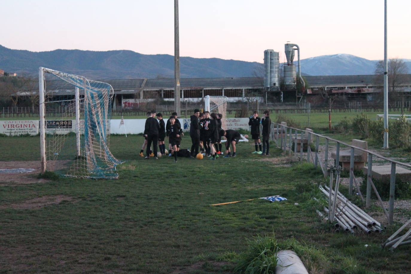 Mal estado de los campos de fútbol de &#039;El Cementerio&#039;