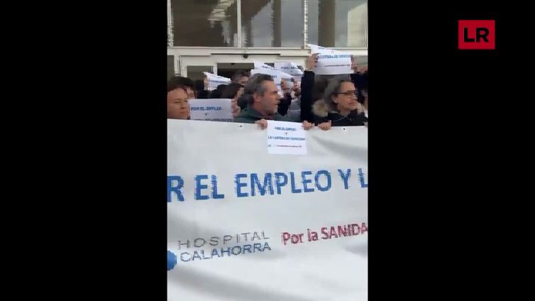 Protesta en la puerta del Hospital de Calahorra