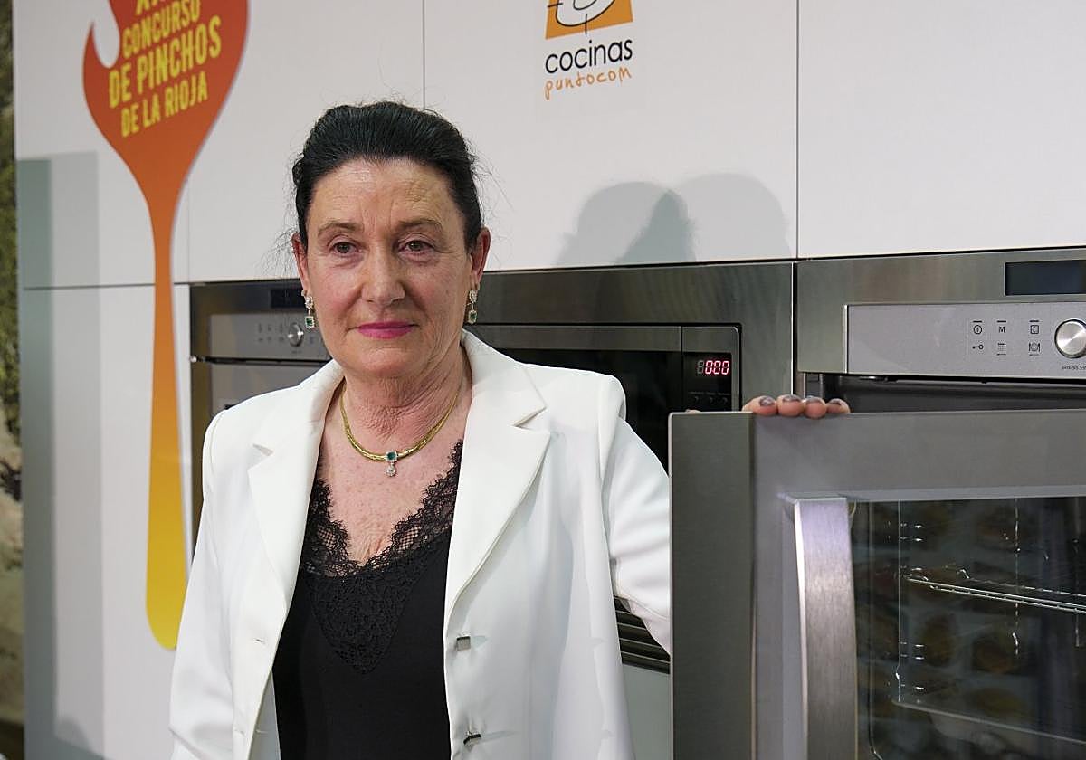 María Vega López Bravo, tras recibir el galardón 'Palillos de honor' en el Concurso de Pinchos de La Rioja.