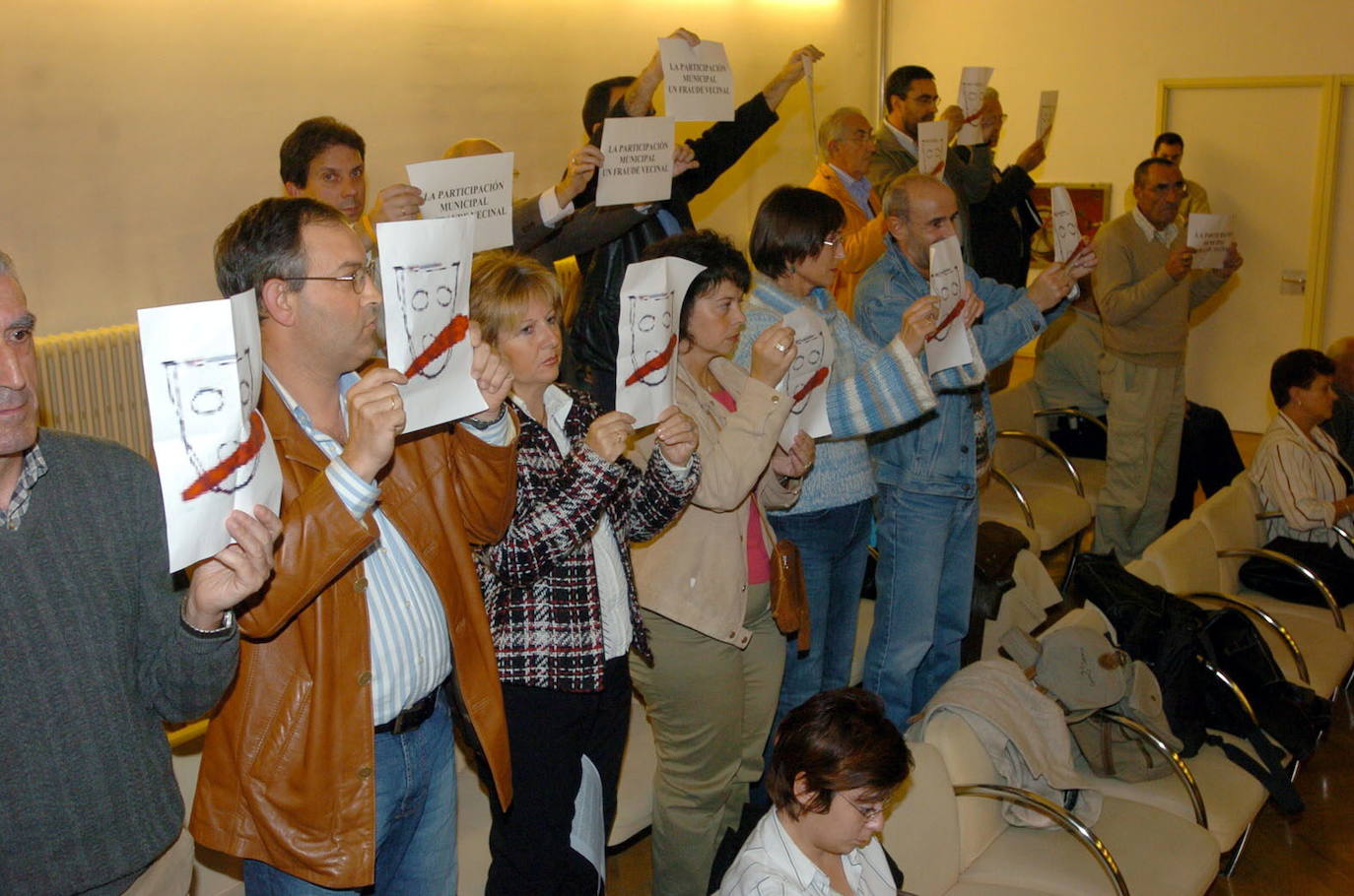 Protesta vecinal en un pleno municipal de los años 2000 precisamente por el ruido del ocio.