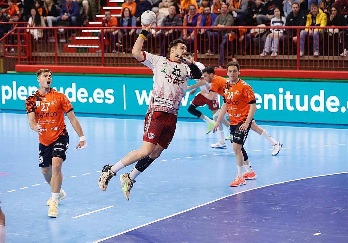 Uríos lanza a portería en suspensión