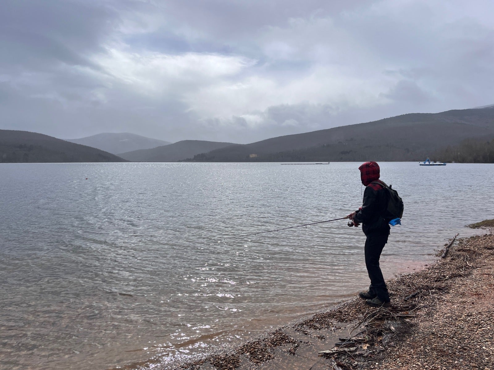 El inicio de la temporada de pesca en el embalse González Lacasa y la laguna de Tricio