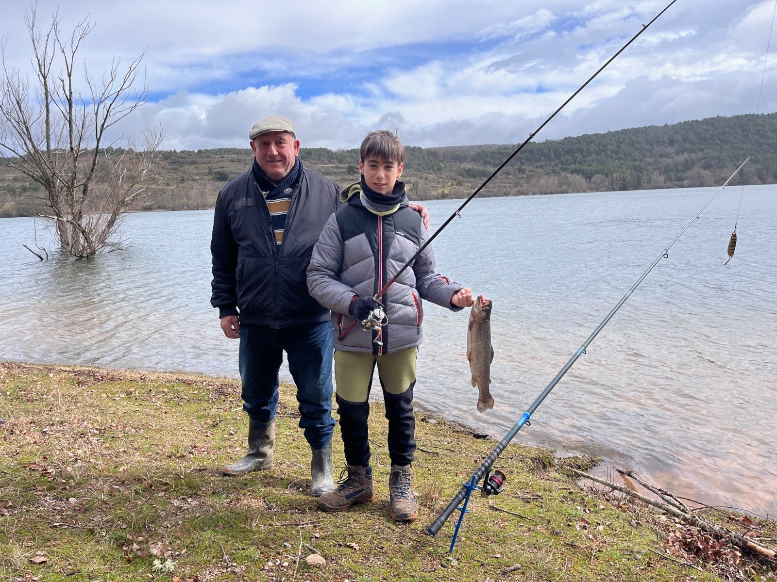 El inicio de la temporada de pesca en el embalse González Lacasa y la laguna de Tricio