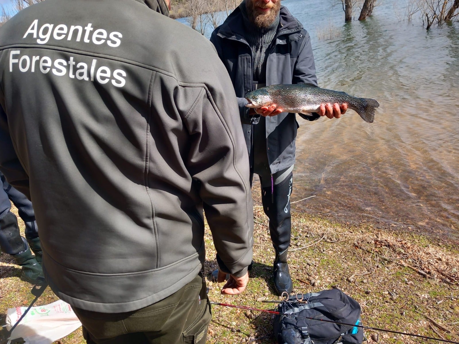 El inicio de la temporada de pesca en el embalse González Lacasa y la laguna de Tricio