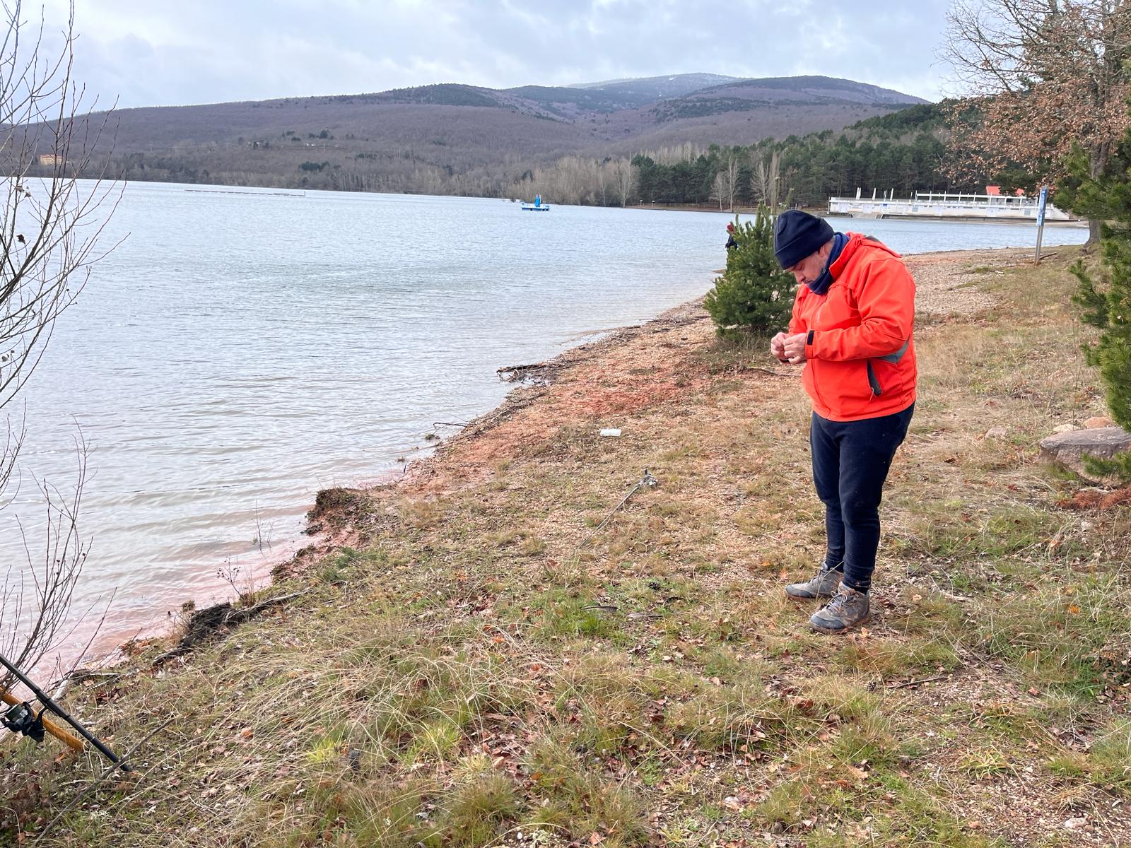 El inicio de la temporada de pesca en el embalse González Lacasa y la laguna de Tricio