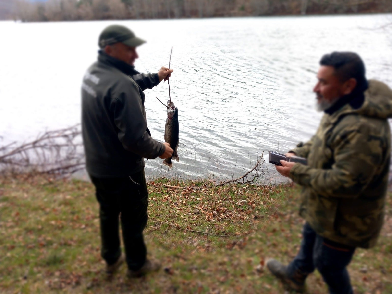 El inicio de la temporada de pesca en el embalse González Lacasa y la laguna de Tricio