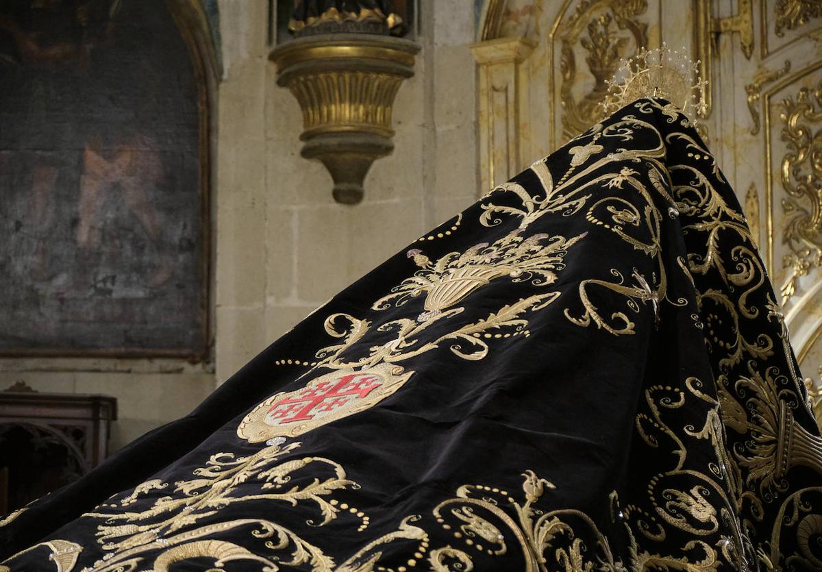 Una joya de Semana Santa: la Soledad recupera su manto