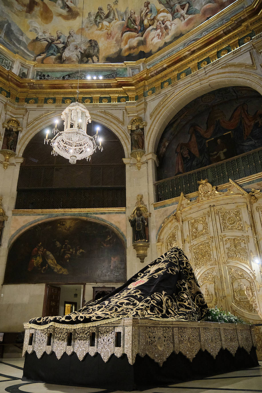 La Virgen de la Soledad estrena manto