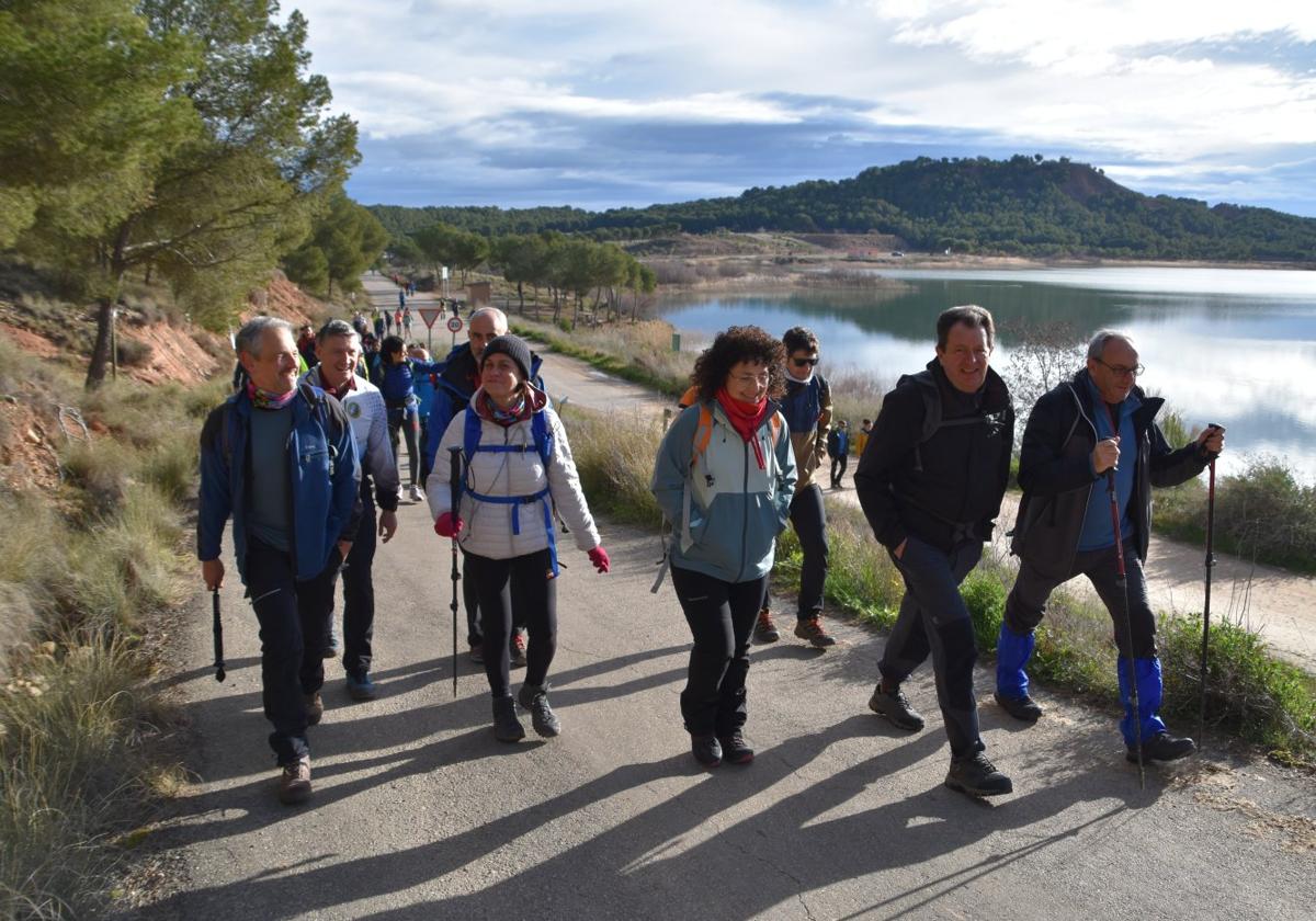 Un grupo de senderistas, en los primeros metros de la prueba.