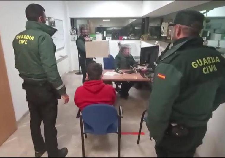 Imagen del detenido, en dependencias de la Guardia Civil.