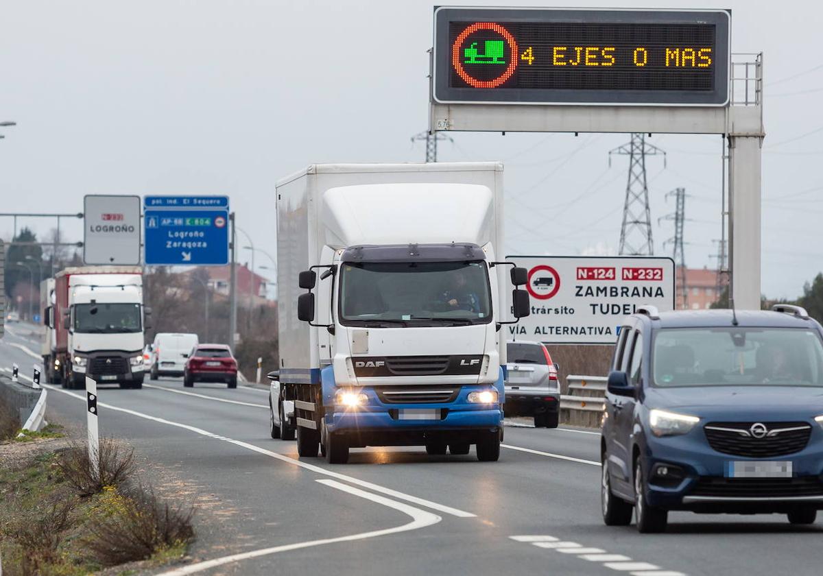 La CETM alerta de una trama en La Rioja de falsificación de títulos de transportistas rumanos