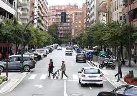 La calle San Antón, en pleno centro, un lugar de tráfico interno habitual del centro de la ciudad.