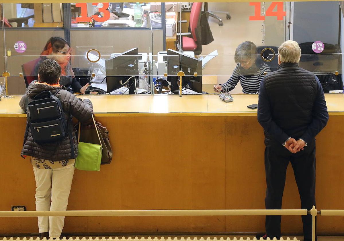 Trámites en el Ayuntamiento de Logroño en una imagen de archivo.