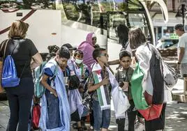 Llegada de niños y niñas saharauis a la ciudad de Logroño uno de los años pasados de cara al verano.