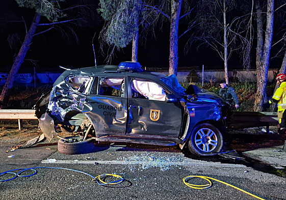 Estado en el que ha quedado uno de los vehículos de la Guardia Civil.