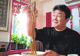 A vueltas con el plato gastronómico coreano.