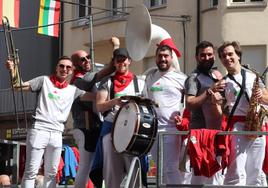 Integrantes de la Wesyké, durante las fiestas de San José de Arnedo.