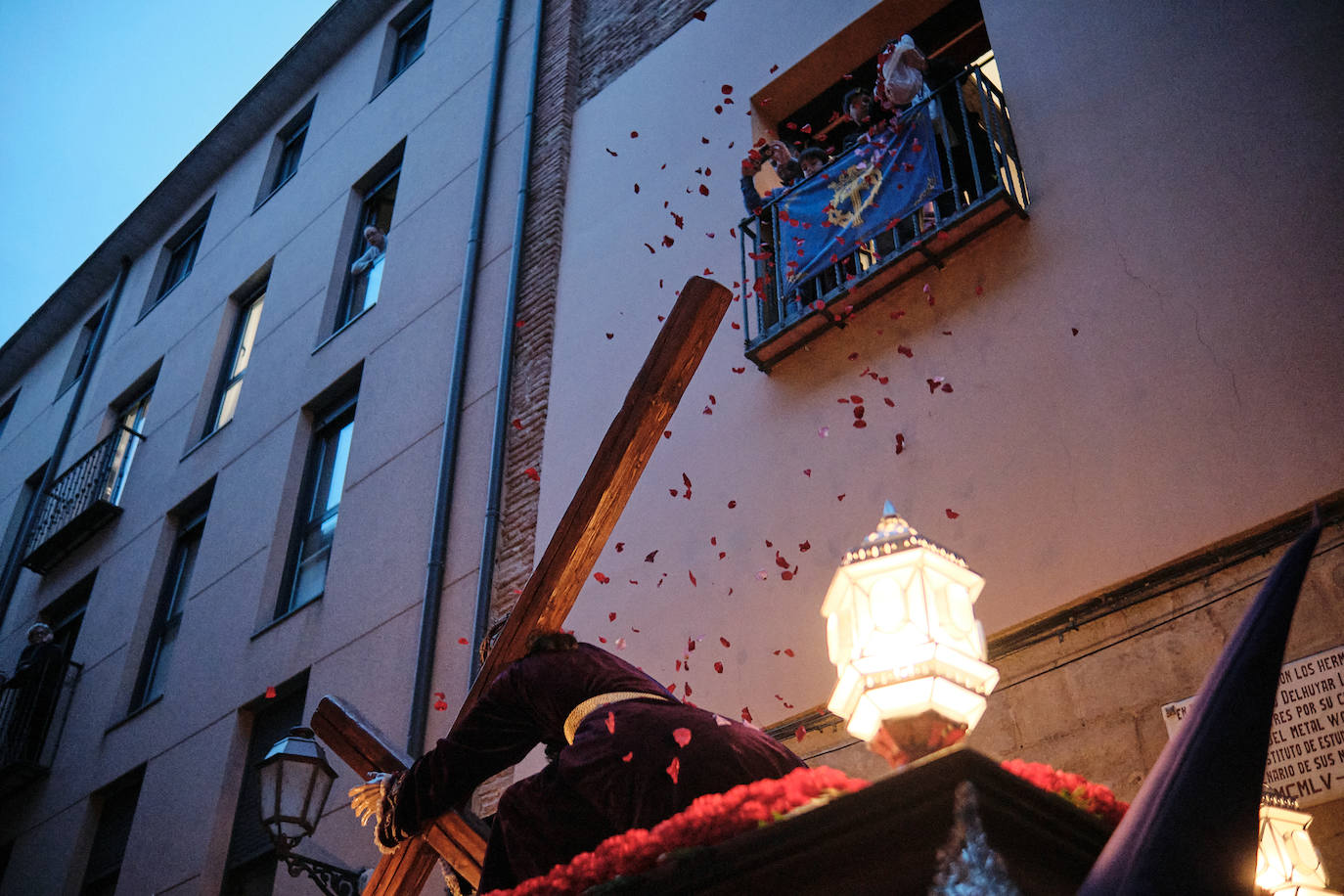 Jesús camino del Calvario, en imágenes