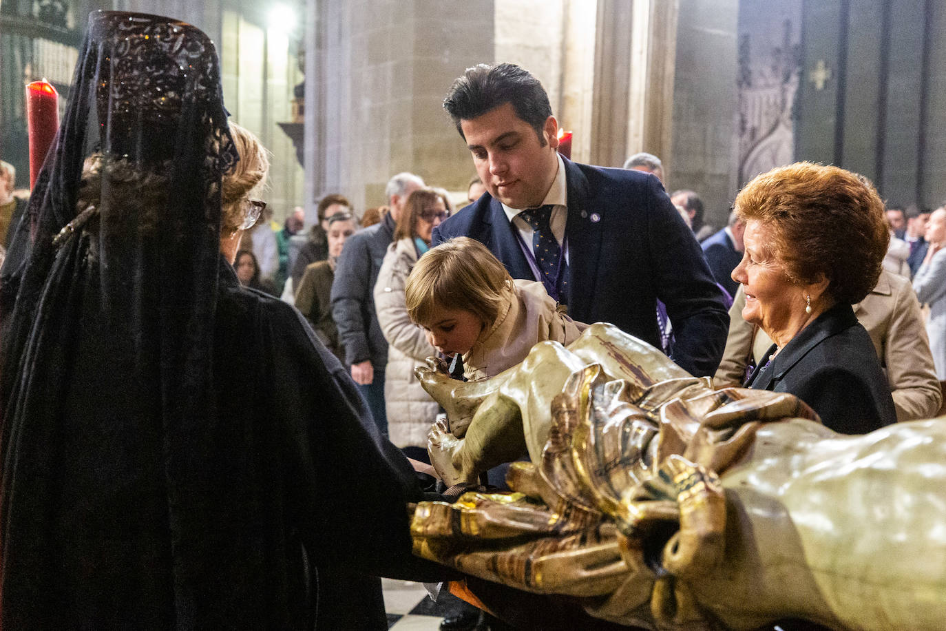 El besapies de este Viernes Santo, en imágenes