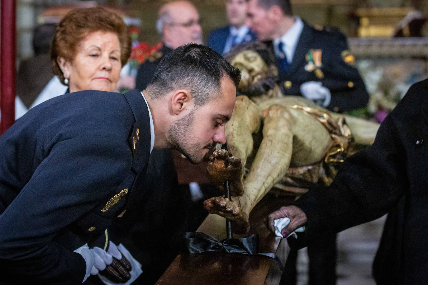 El besapies de este Viernes Santo, en imágenes