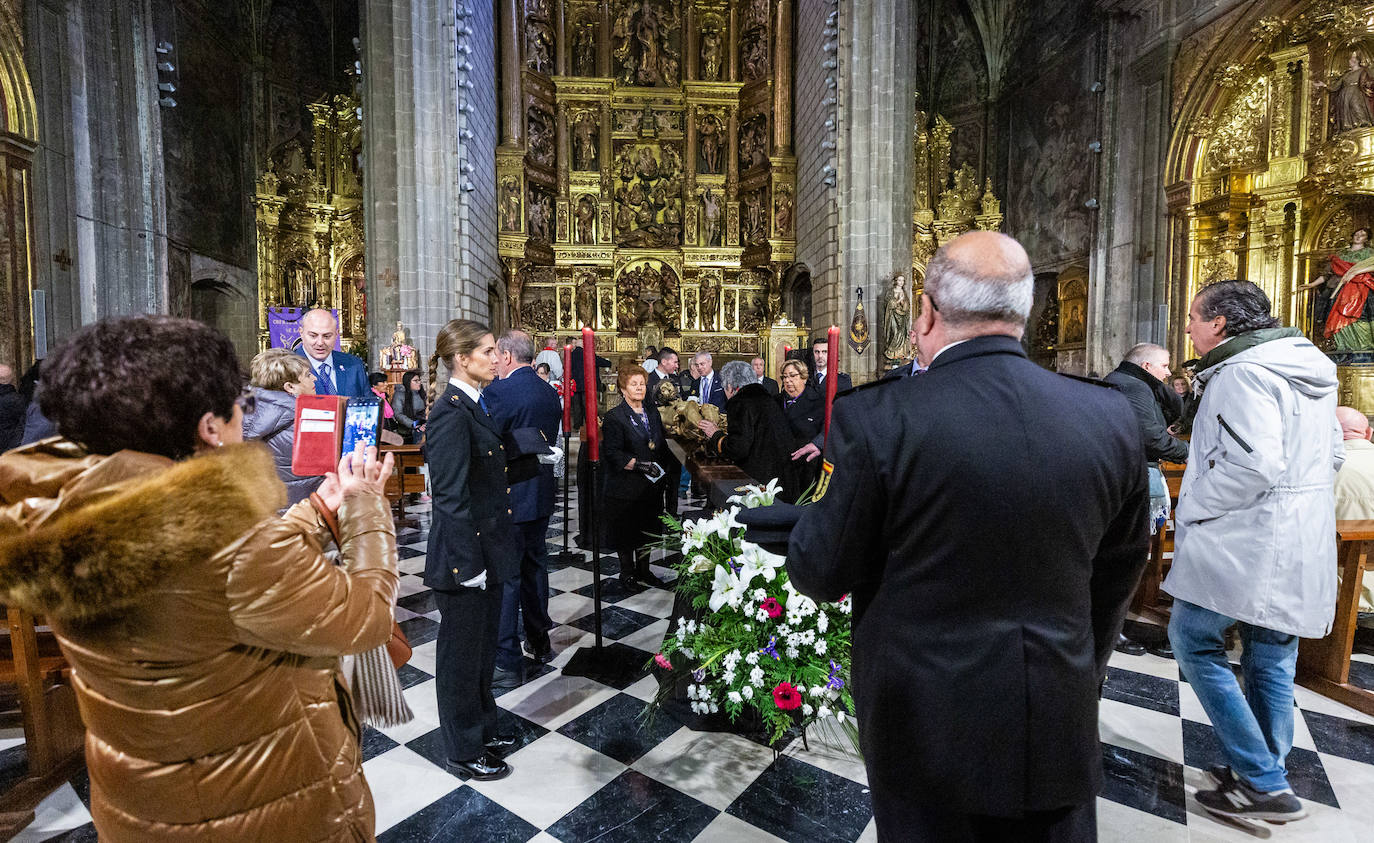 El besapies de este Viernes Santo, en imágenes