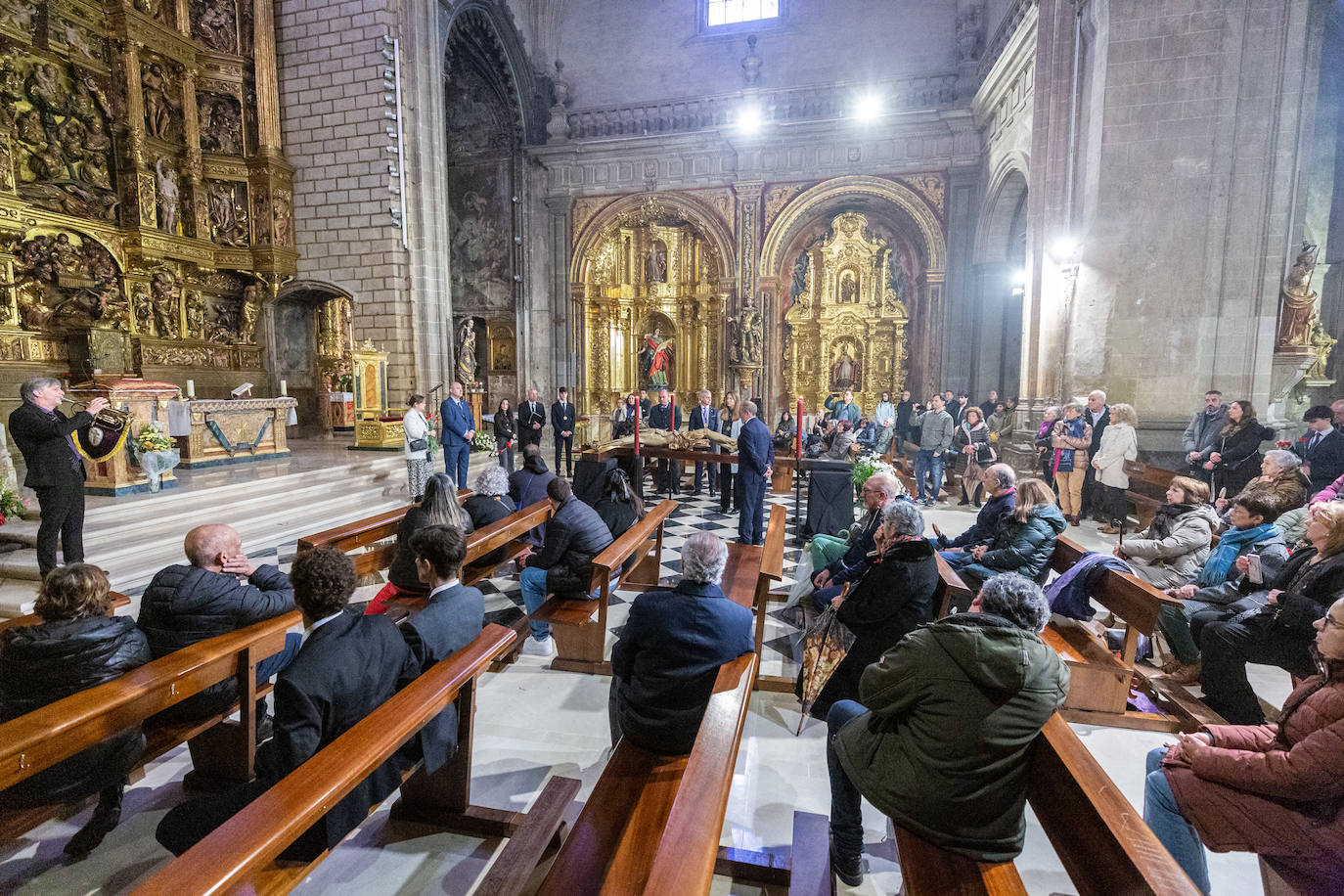 El besapies de este Viernes Santo, en imágenes