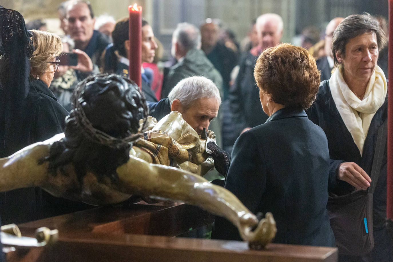 El besapies de este Viernes Santo, en imágenes