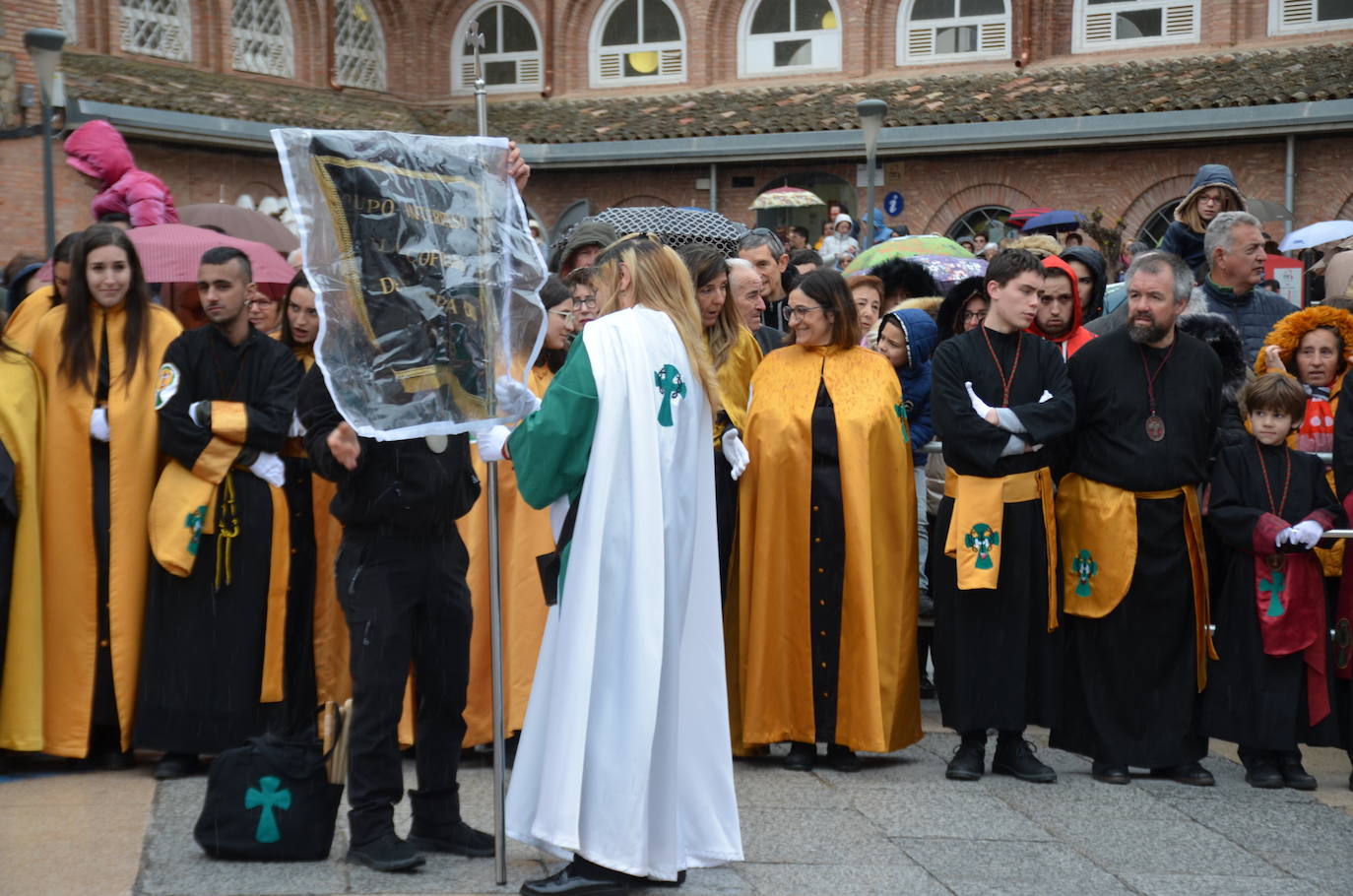 Las imágenes del encuentro entre la virgen Gloriosa y Cristo Resucitado en Calahorra