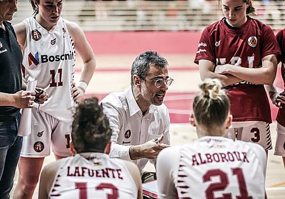 Ramiro García Ducrós, en el banquillo del Unibasket.