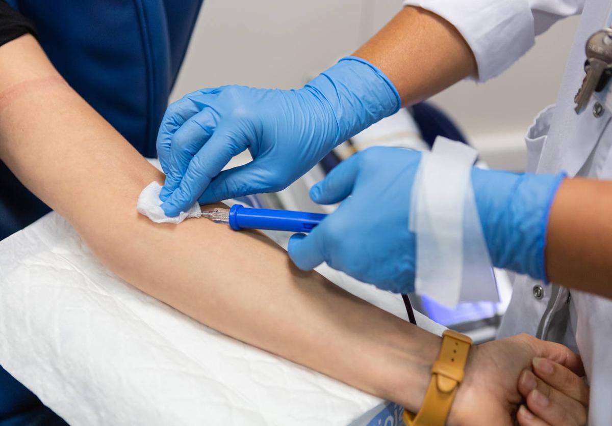 Extracción de sangre a una mujer en Logroño en una imagen de archivo.