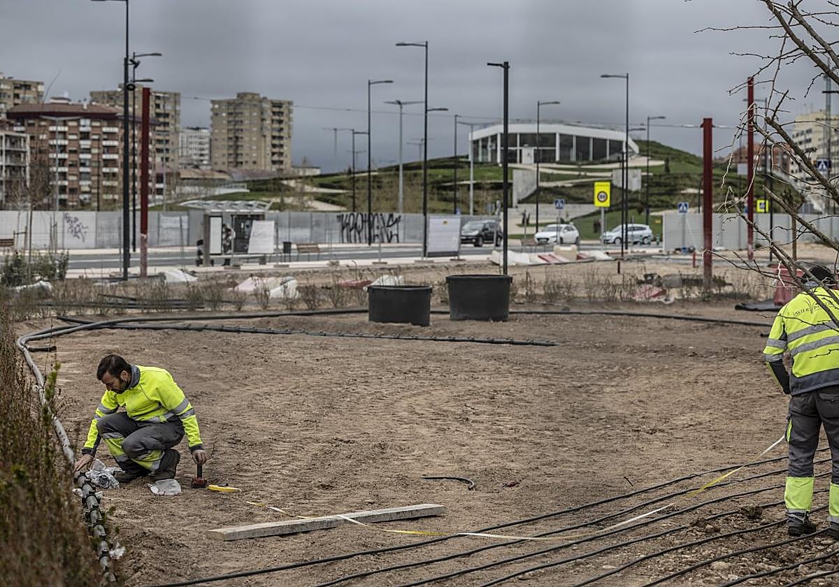 Obras en el parque Princesa Leonor y, al fondo, el dedicado a Felipe VI.