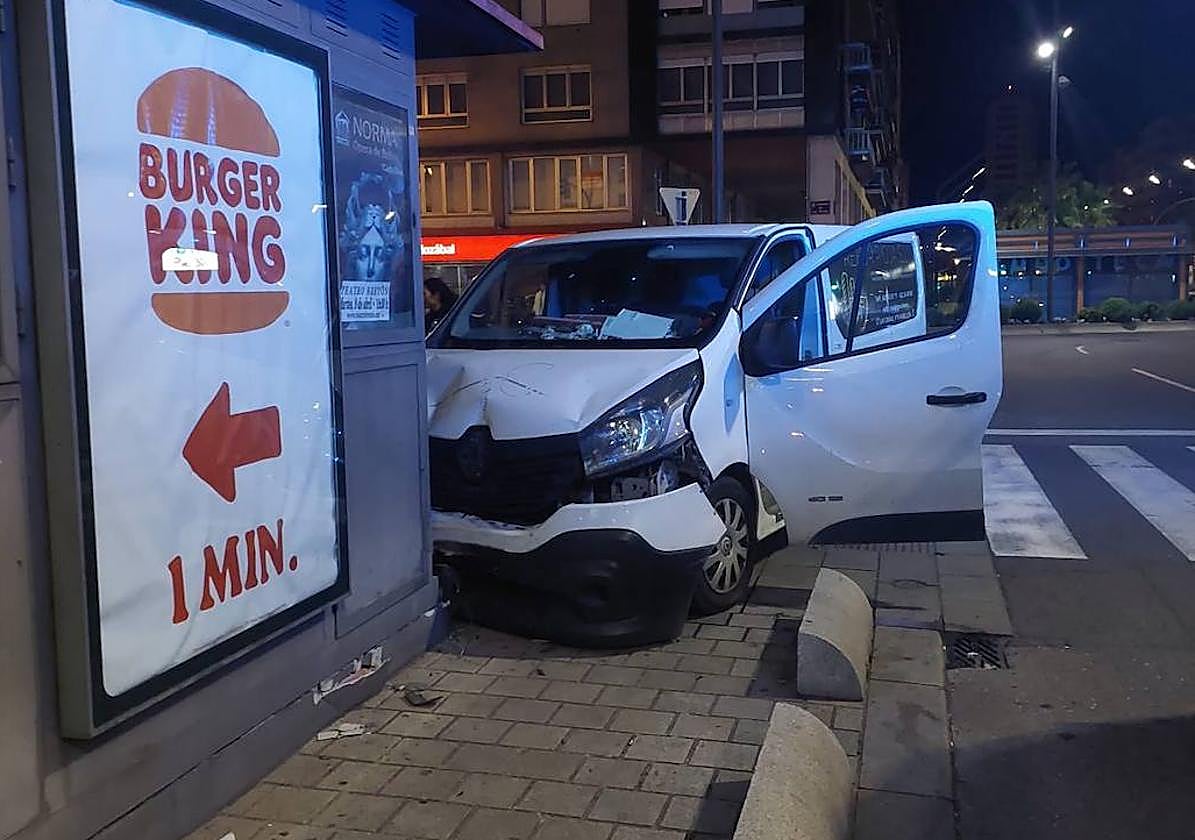 Detenido en Logroño un conductor borracho que colisionó contra un quiosco e hirió a dos personas
