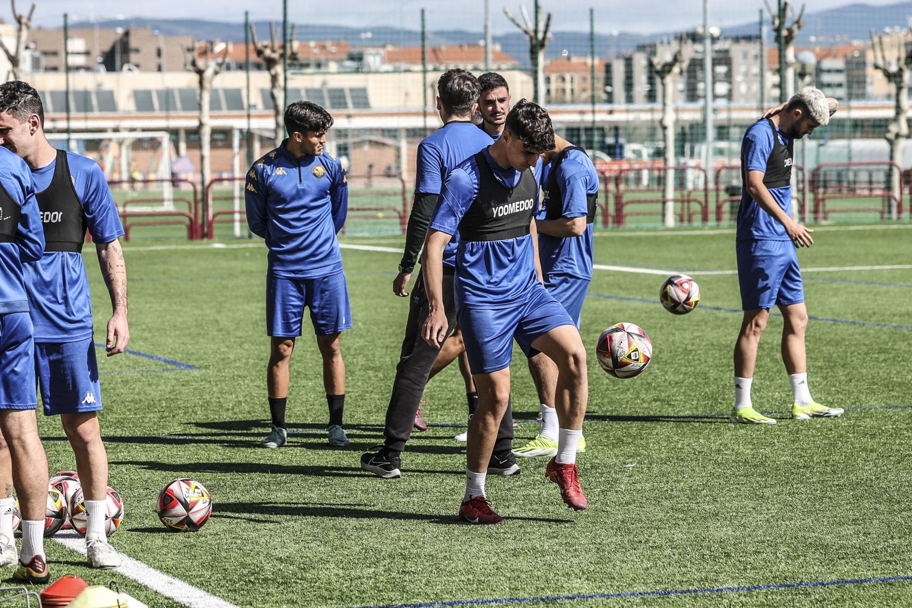Los jugadores de la SDL se ejercitan en Pradoviejo.