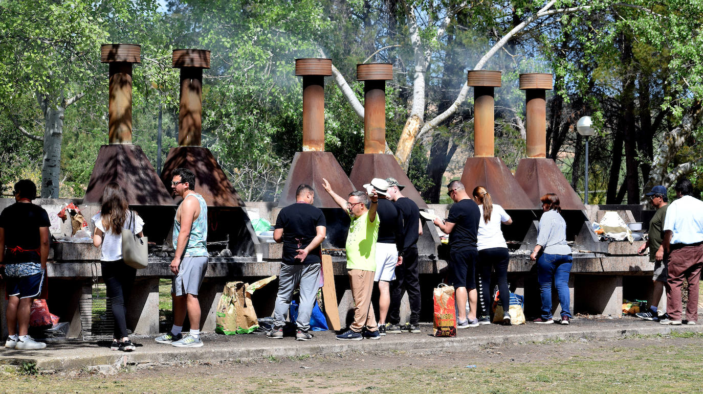 Mucha gente y pocos asadores en La Grajera