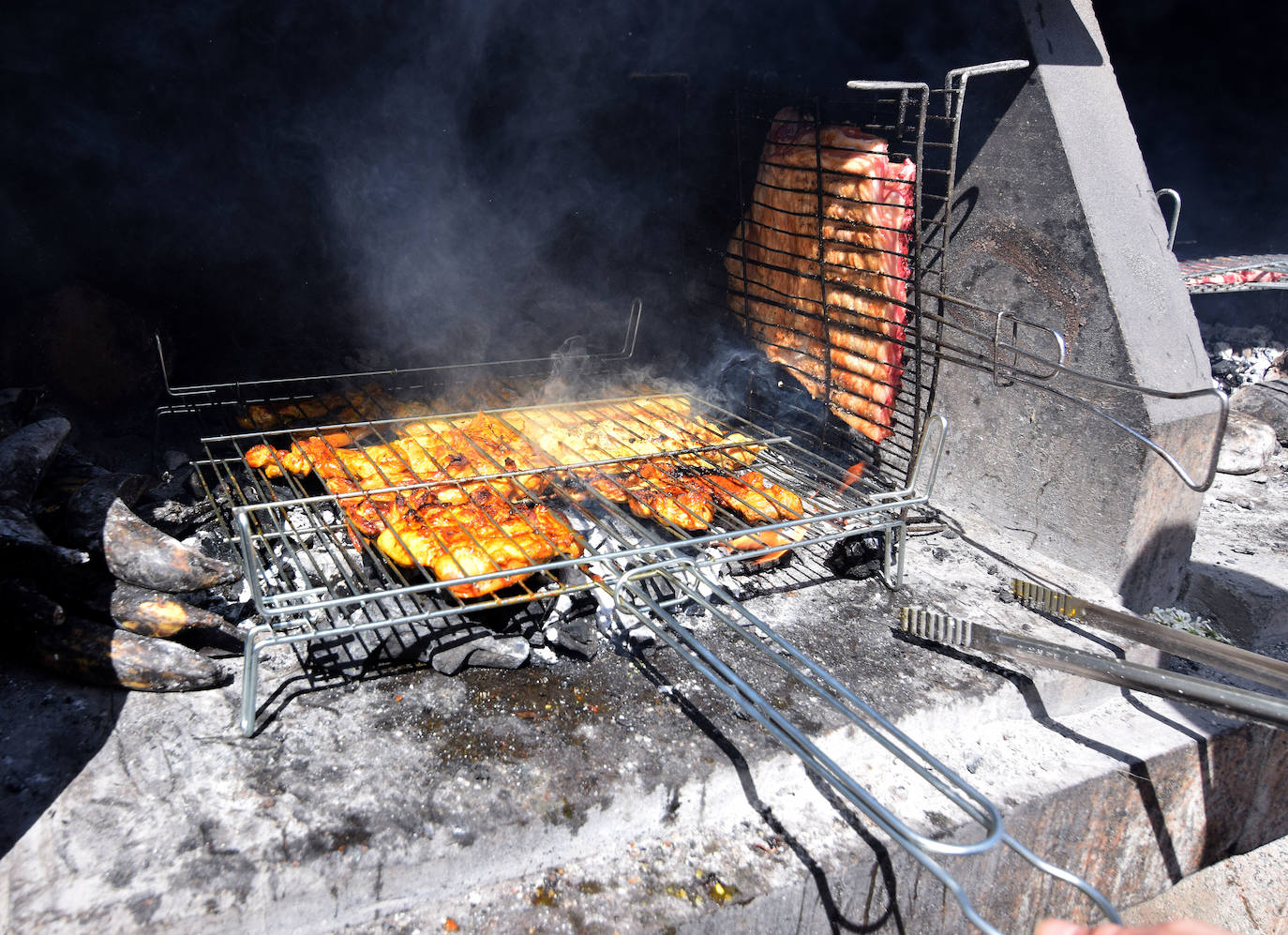 Mucha gente y pocos asadores en La Grajera