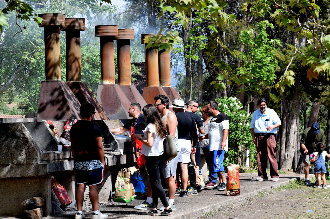 Mucha gente y pocos asadores en La Grajera