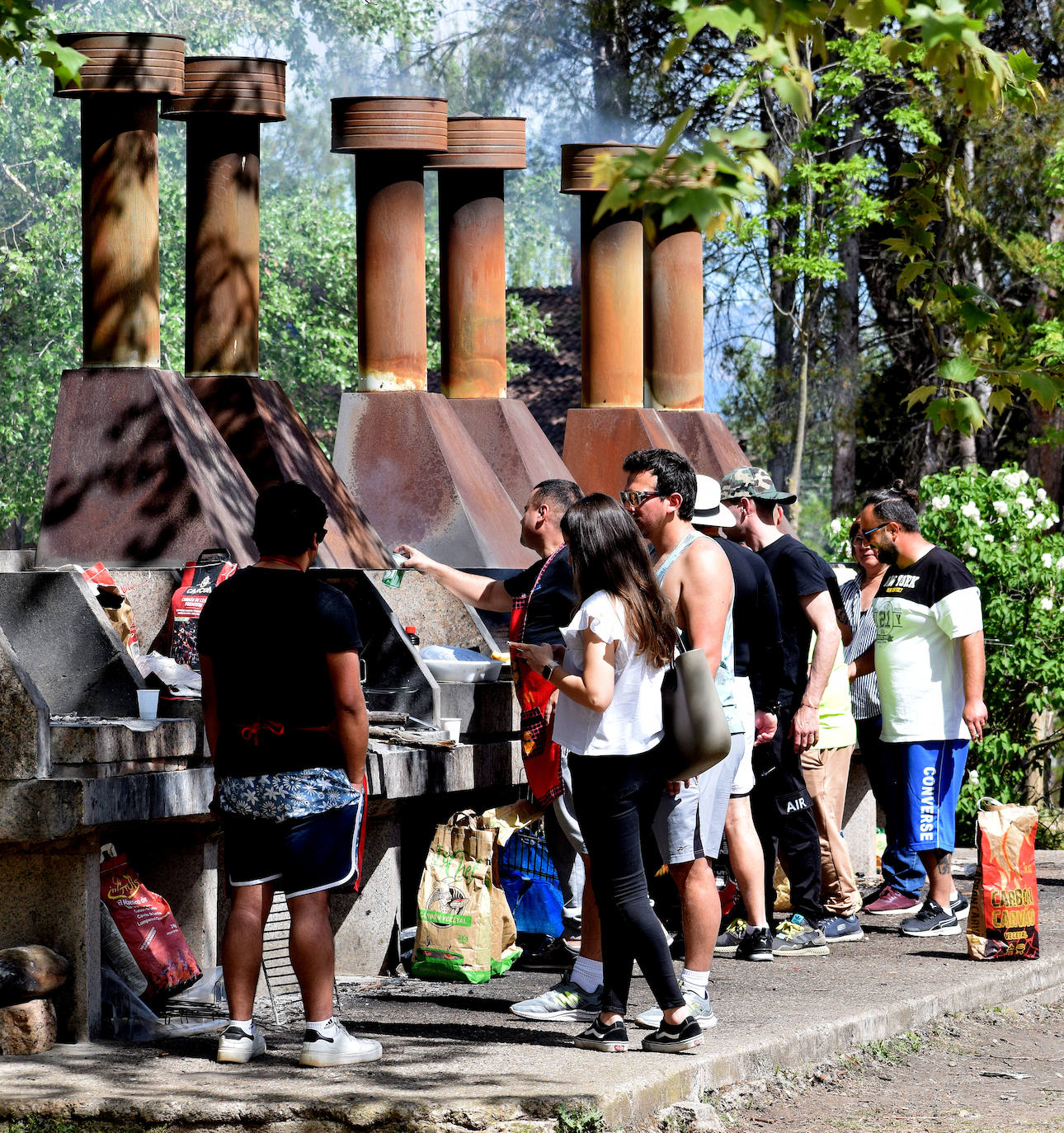 Mucha gente y pocos asadores en La Grajera